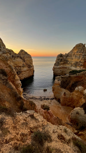 Digital nomads travelling the world in Lagos Portugal. Working remotely, slow travel, vegan travel, and budget travel. Beautiful cliffs in Lagos during morning run and hike.
